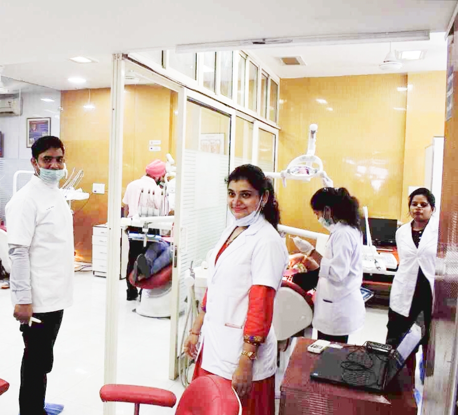 Ratra Dental Clinic Sec 18, Noida