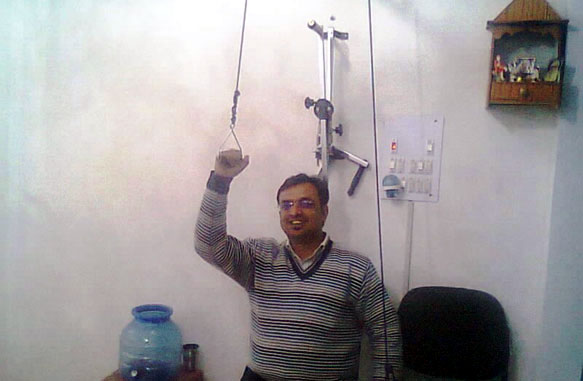 DELHI PHYSIOTHERAPY & OCCUPATIONAL THERAPY CLINIC EXCERCISER AREA - PATIENT WITH T PULLY