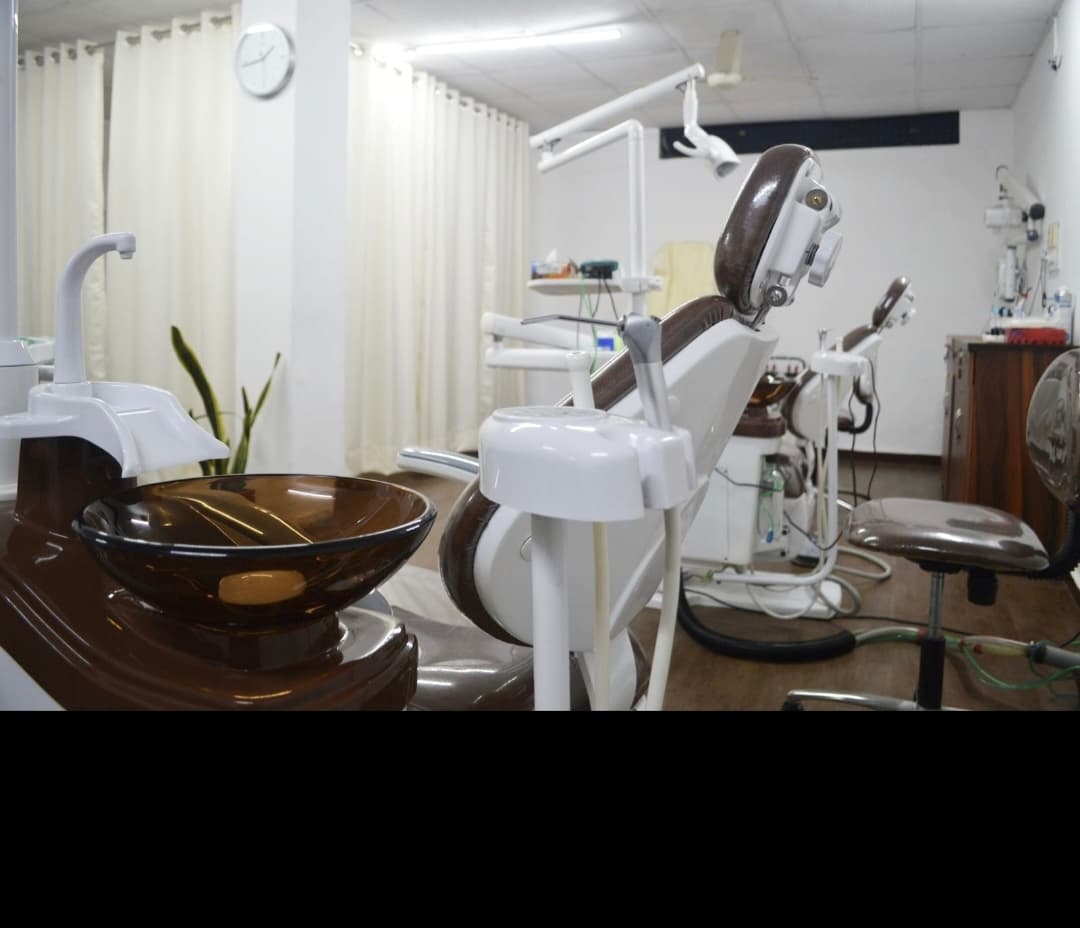 Latest equipments & comfortable dental chairs at Mend Dentistree Clinic