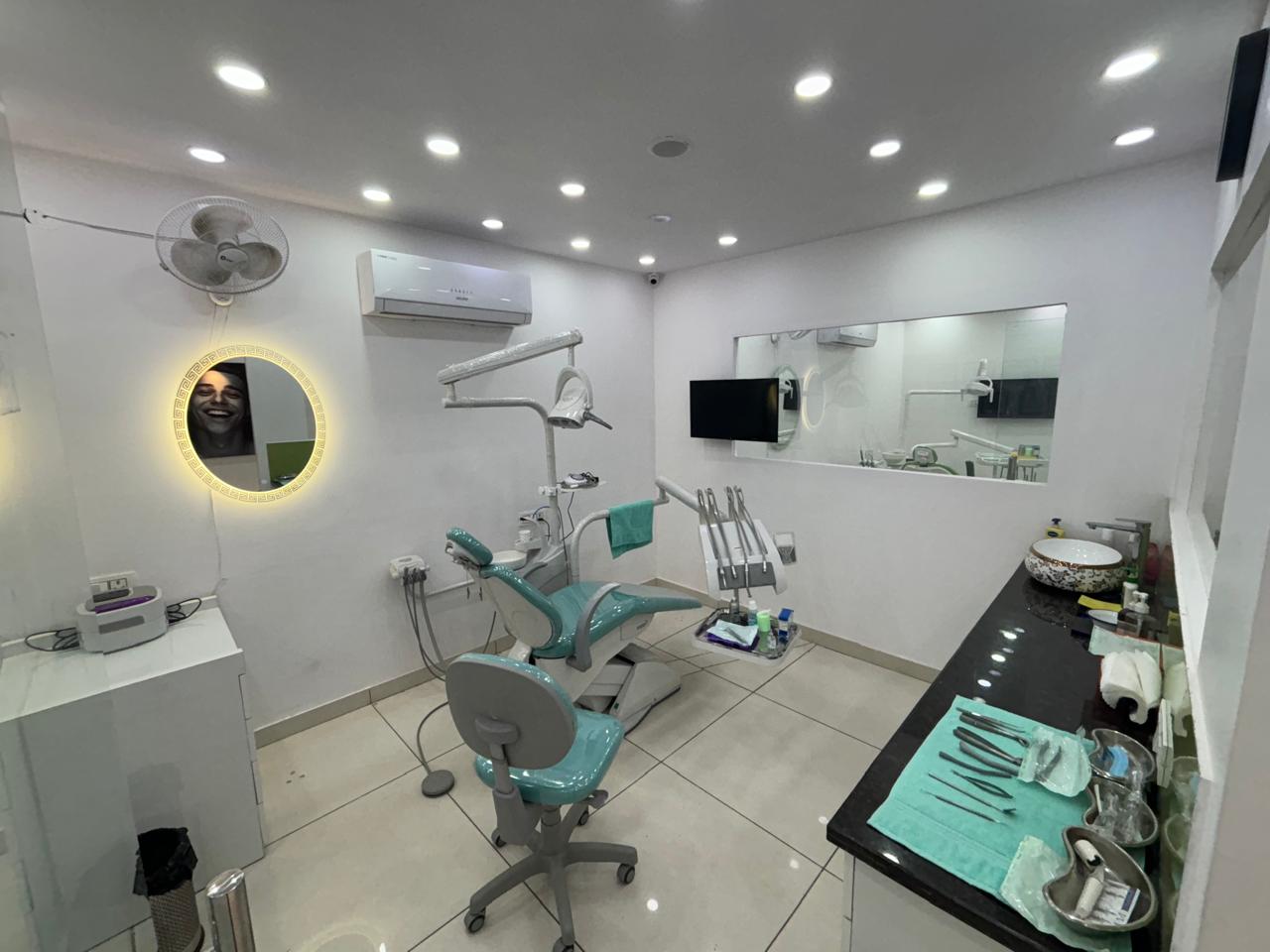 Operatory 1 at Dr Verma's Dental Clinic & Implant Centre Vikaspuri