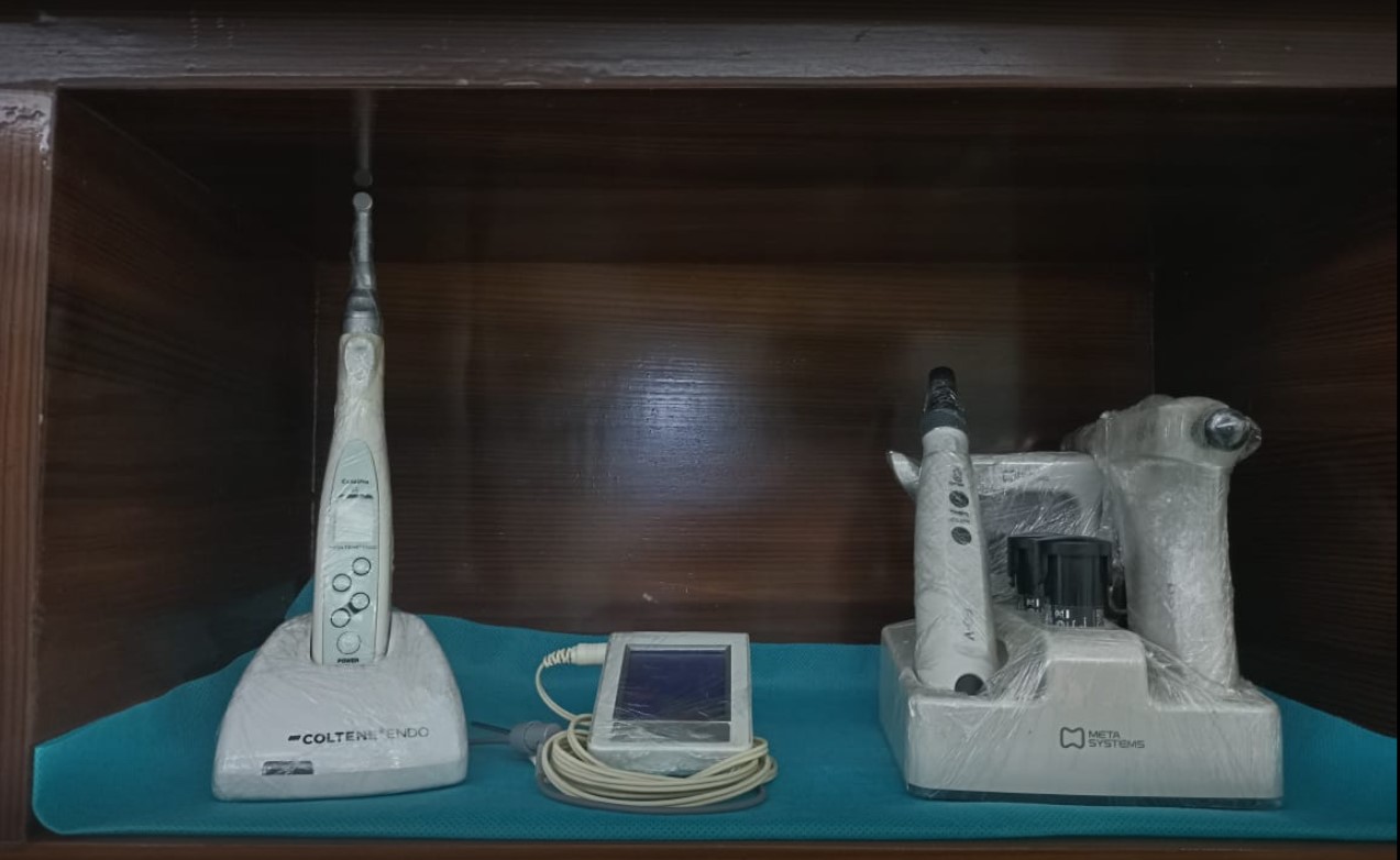 Latest Dental Equipments at The 32 Pearls Dental Clinic Dwarka