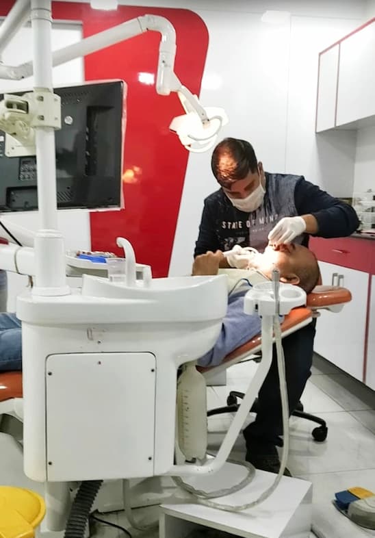 Dentist (Prosthodontist) in Janakpuri, Delhi - Dr. Gagan Khanna