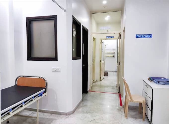 Examine Area - Om Eye & Gynae Clinic, Vaishali, Ghaziabad