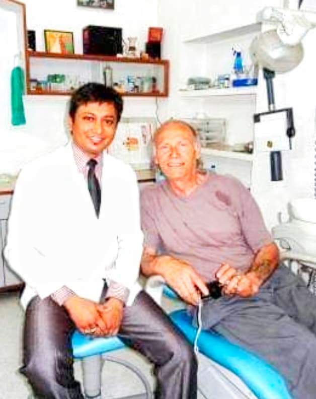 satisfied dental patient of dr saket gaurav - dentist in indirapuram