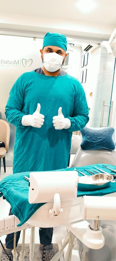 Dentist with latest dental equipments in Model Town Delhi
